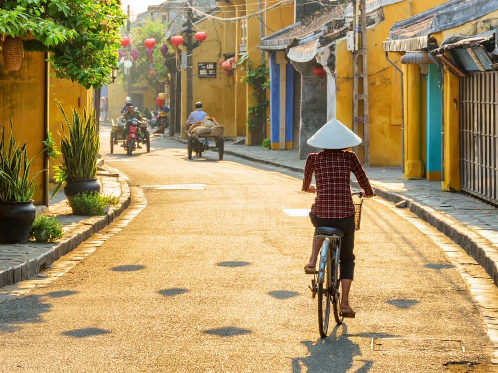 Hoi An street with bicycle
