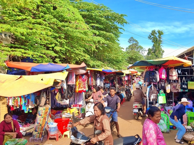 A Walking Tour in Historical Chhloung