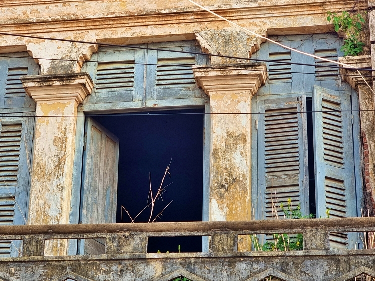 A Walking Tour in Historical Chhloung