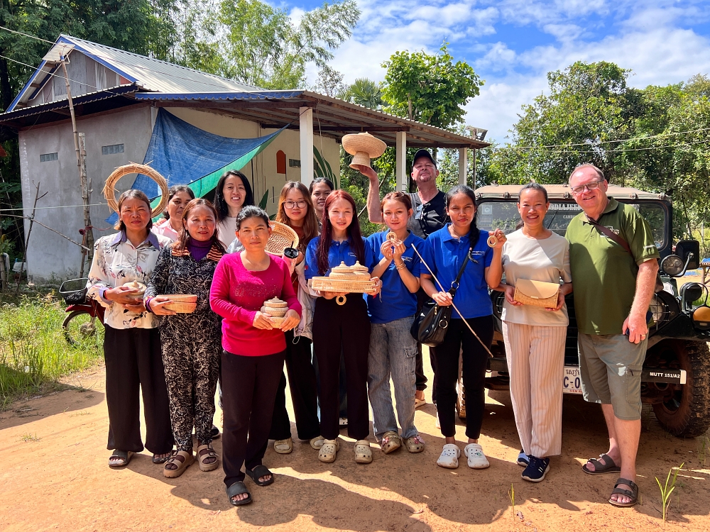 MANAVA: Take Home a Story. Sustain a Community.