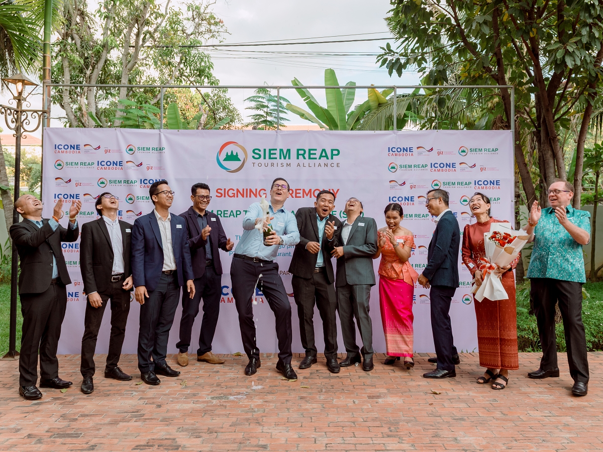 Official signing crontact STA