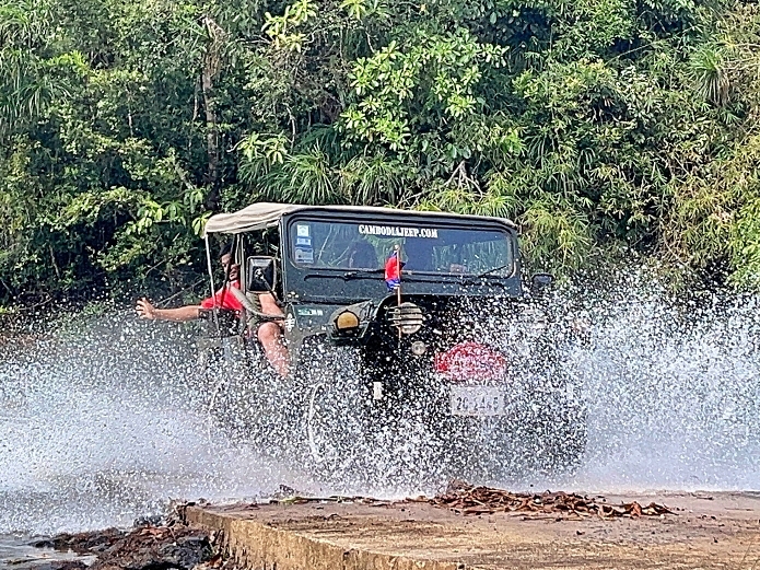 Self drive vintage jeep tour