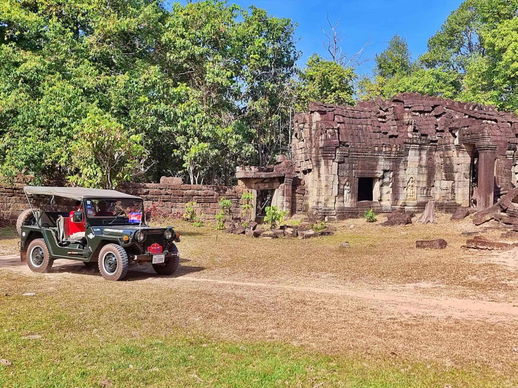 Temples with jeep